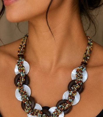 Collar de Madera Rapa Nui con Mostacilla