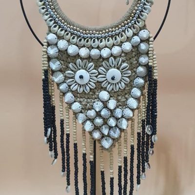 Collar conchas grandes