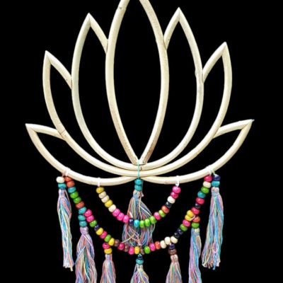 Flor de lotus madera 30cm con pompones color