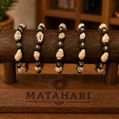Pulsera mostasilla dorada  con concha
